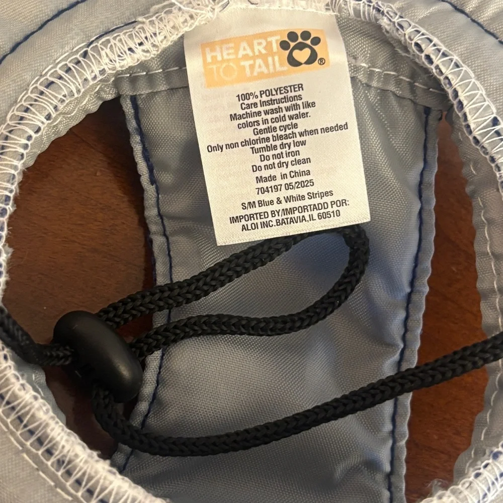 NWOT Heart to Tail Pet Hat Size S/M